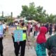 15 Bartim 1 Anggota Shabara dan Polantas Polres Barito Timur menyampaikan pesan protokol kesehatan 1