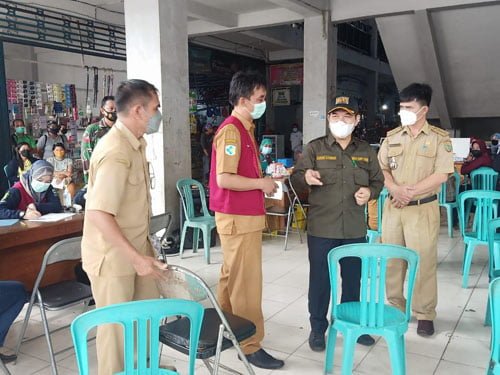 15 Bartim Bupati Barito Timur Ampera AY Mebas meninjau vaksinasi massal