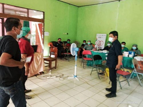 Bupati Barito Timur Pantau Vaksinasi Massal dan Edukasi Masyarakat Kecamatan Awang 1 15 Bartim Bupati Bartim Ampera AY Mebas memantau vaksinasi