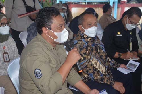 15 Kalteng 1 Wakil Gubernur Klateng H Edy Pratowo saat meninjau lahan