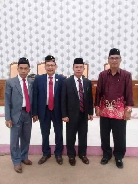 15 Katingan Anggota DPRD Katingan bersama bupati dan anggota lainnya scaled