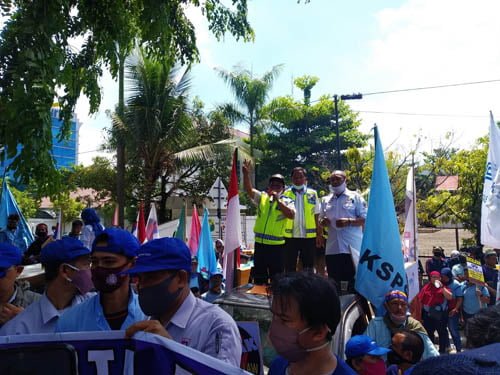 Hal 10 3 KLm Buruh Demo
