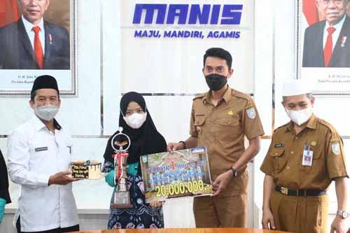 Hal 16 4 KLm Martapura Serahkan bonus