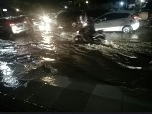 Pipa Utama Distribusi Air Jalan A Yani Jebol, Pelanggan di Banjarmasin Barat Tak Dapat Air 2 IMG 20211125 WA0100 scaled