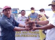 Dislautkan dan DPRD Kalsel Bagikan Bibit Kakap Putih