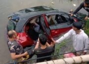 Mobil Brio Nyemplung ke Sungai Merenggut Tiga Nyawa 22 Mobil Brio Nyemplung ke Sungai Merenggut Tiga Nyawa