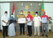Baznas Banjarbaru Terima Zakat Tahunan Dari JNE