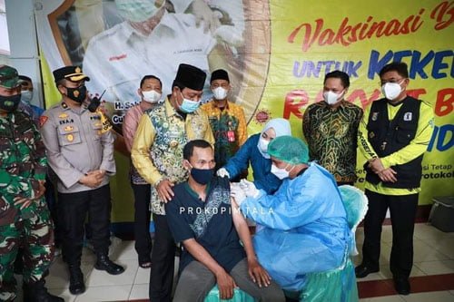 Pemkab Tala Dukung Vaksinasi Bergerak 1 hal 11 Tala 3 klm 5