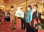 Wabup Tapin Berikan Penghargaan Kepada Penyuluh Tapin