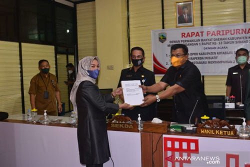 Sekda Kotabaru Sampaikan Dua<br>Raperda di Rapat Paripurna DPRD 1 hal 16 K Baru 3 klm