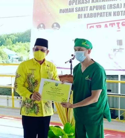Pecahkan Rekor MURI Operasi Katarak di Kotabaru Raih Penghargaan 1 hal 16 K Baru 3 klm