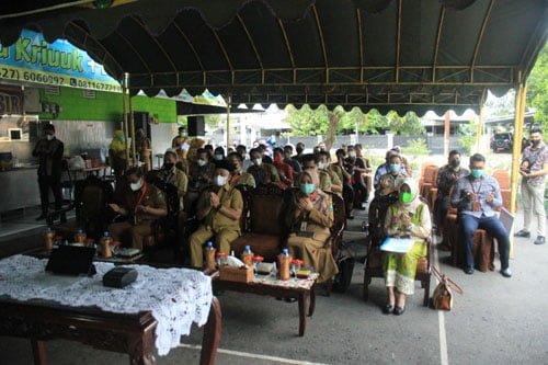 Dinas DPPRD HSU Pasang Tapping Box di Puluhan Tempat Usaha 2 hal 2 HSU 2 3 klm