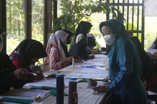 Perpustakaan Wadah Penggerak Ekonomi Kreatif 1 hal 2 HSU 3 klm 1