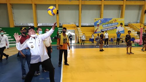 Gubernur Paman Birin resmikan Festival Bola Voli Pelajar 2021 1 13 3klm paman birin jpg