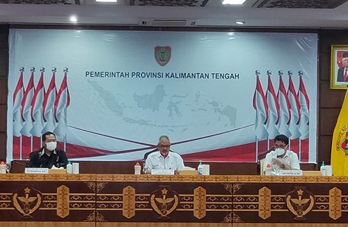 Rakornis Progres Penyelesaian Tumpang Tindih Ijin Perkebunan Sawit se Kalteng. 1 15 Kalteng 1 Staf Ahli Gubernur Kalteng Herson B Aden