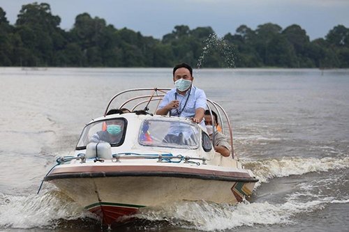 15 Kalteng HL Gubernur Klateng Sugianto Sabran saat meninjau Danau Sadar