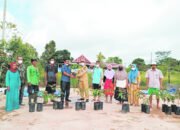 Legislator Kapuas salurkan bantuan bibit buah durian untuk warga Selat Utara