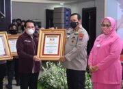 Komnas PA dan MURI Beri Penghargaan Jajaran Polda Kalsel 18 Komnas PA dan MURI Beri Penghargaan Jajaran Polda Kalsel