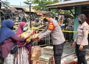 Kapolsekta Banteng Serahkan Bantuan kepada Korban Kebakaran 32 Kapolsekta Banteng Serahkan Bantuan kepada Korban Kebakaran