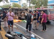 Pengendara Sepeda Motor Tewas Tertimpa Truk 10 Pengendara Sepeda Motor Tewas Tertimpa Truk