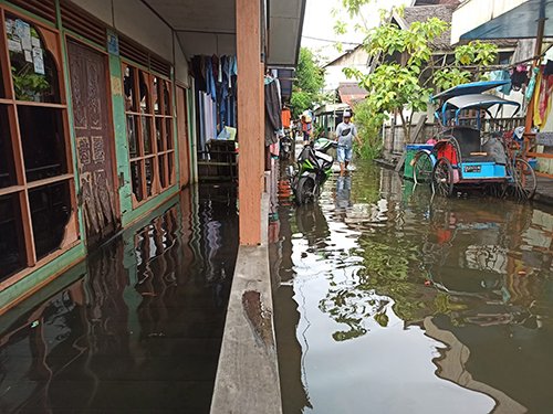 Sungai Guring Tak Kunjung Dikeruk Gegara Permukiman 1 Hal 10 2 Klm Sungai Guring
