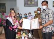 Presiden Anugrahkan Satyalancana Kebaktian Sosial kepada Nadjmi Adhani