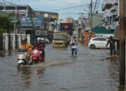 Banjir Setinggi Lutut Rendam Kawasan Cendana Banjarmasin