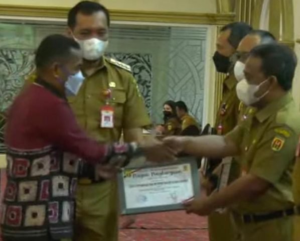 Wali Kota, Wakil dan Sekda Gelar Dialog Isu Strategis Banjarbaru 4 Hal 10 7 Klm Gabung 3 123