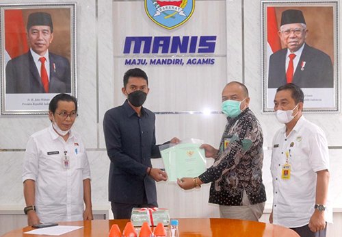 Hal 16 4 KLm Martapura SERAHKAN SERTIFIKAT 2