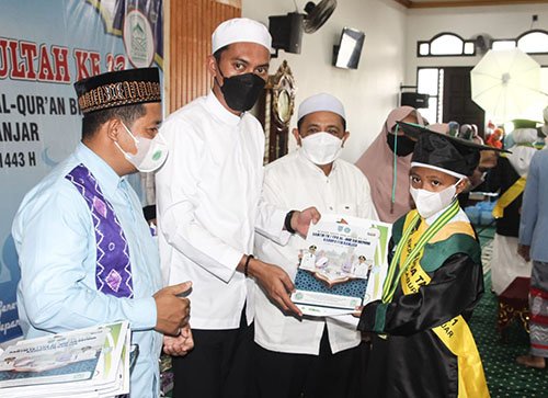 Bupati Hadiri Wisuda Ratusan Santri Kalimantan Post