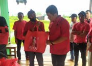 Novri Bagikan Beras Puan Maharani