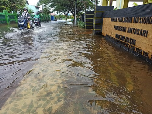 Hal 9 3 Klm Makam Pahlawan Terendam