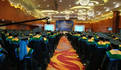 Uniska Lepas Alumninya Dipenghujung Tahun 1 Hal 9 3 Klm Uniska