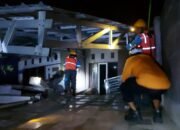 Rumah Ambruk di Melati Indah Gegerkan Warga 8 Rumah Ambruk di Melati Indah Gegerkan Warga