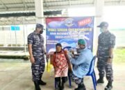 Komitmen Cegah Wabah Covid-19, Lanal Banjarmasin Gelar Serbuan Vaksinasi Maritim