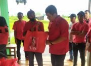 Novri Bagikan Beras Puan Maharani