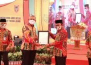 Hari Jadi Kabupaten Tabalong, Kakanwil Kemenkumham Kalsel Serahkan 11 Sertifikat Kekayaan Intelektual Komunal