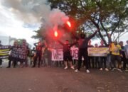 Suporter Tuntut Perombakan di Tubuh Laskar Antasari 30 Suporter Tuntut Perombakan di Tubuh Laskar Antasari