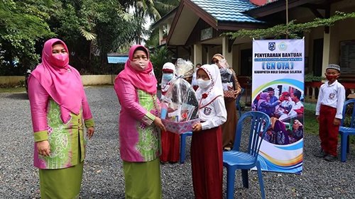 GN OTA Bagikan Ratusan Paket Perlengkapan Sekolah 1 hal 12 HSS 3 klm 5