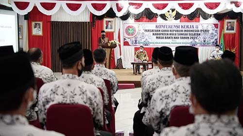 Bupati Buka Konferensi Kerja II PGRI HSS 1 hal 12 HSSs 1 3 klm