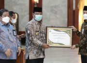Pemkab Tanbu Terima Penghargaan Terbaik Penyaluran Dana Desa