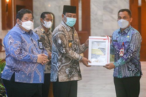 Pemkab Tapin Terima DIPA dan TKDD Anggaran Tahun 2022 1 hal 12 Tapin 35 klm 3