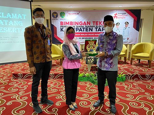 Diskominfo Sosialisasikan Penerapan Tanda Tangan Elektronik 1 hal 12 Tapin 35 klm 6