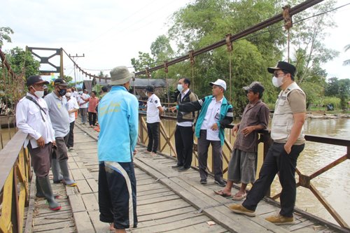 Dinas PUPR Diperintahkan Normalisasi Sungai di Kayu Rabah 1 hal 2 HST 3 klm