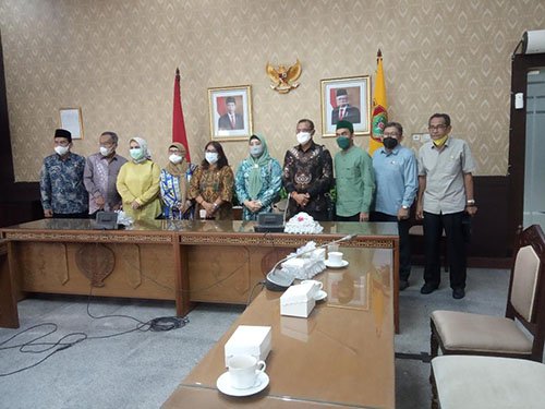 15 Kalteng 1 Rombongan Komisi I dan III DPRD Kalsel saat diterima diruang rapat DPRD Kalteng