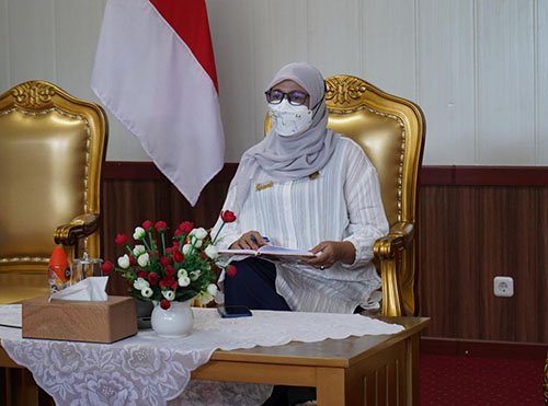 15 Kalteng 2 Asisten Adeministrasi umum Setda Prov Kalteng Lies Fahimah