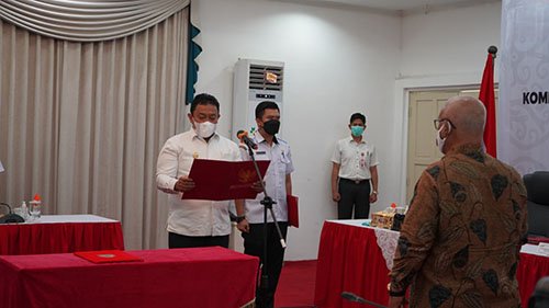 Wagub Minta Bank Kalteng Jadi Penggerak Utama Ekonomi. 1 15 Kalteng HL Wagub atas nama Gubernur Kalteng melantik komisaris