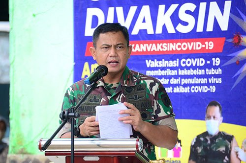 Serbuan Vaksinasi TNI di Karang Intan<br>Diapresiasi Danrem 101/Antasari 1 5 danrem 2klm