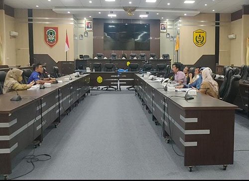 Foto lensa DPRD kota4