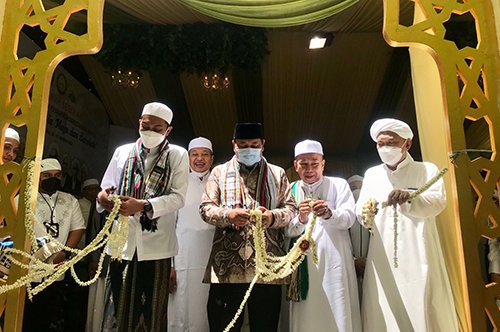 Hal 16 4 KLm Martapura Buka musyawarah